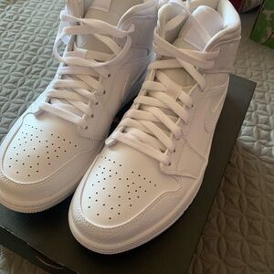 Nike Jordan 1 Mids BRAND NEW